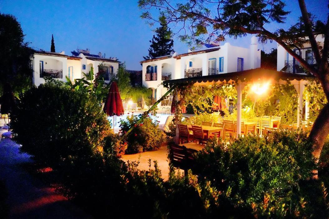 Villa Nergis Битез Екстериор снимка