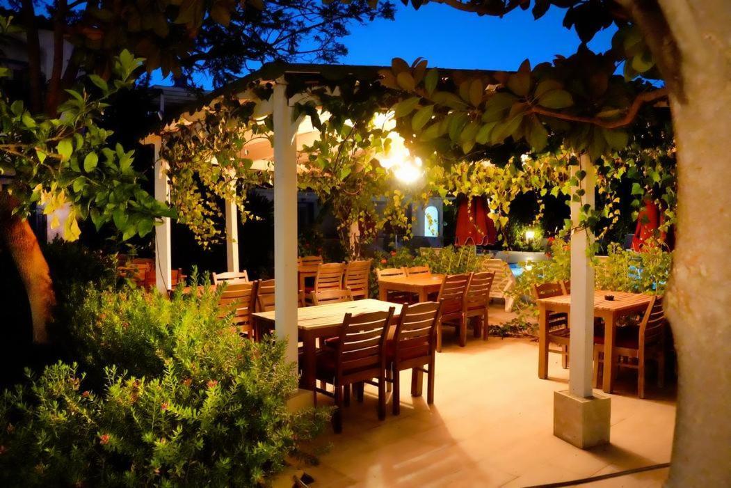 Villa Nergis Битез Екстериор снимка