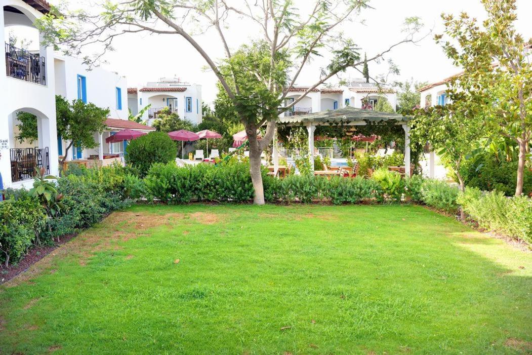 Villa Nergis Битез Екстериор снимка