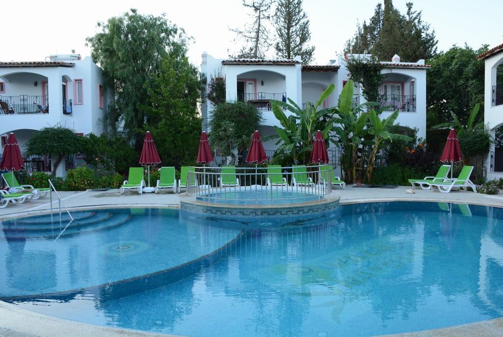 Villa Nergis Битез Екстериор снимка